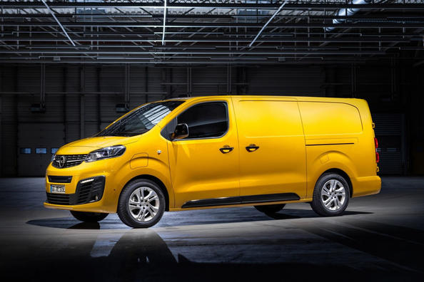 Огляд електричного фургона Opel Vivaro-e Фото 3
