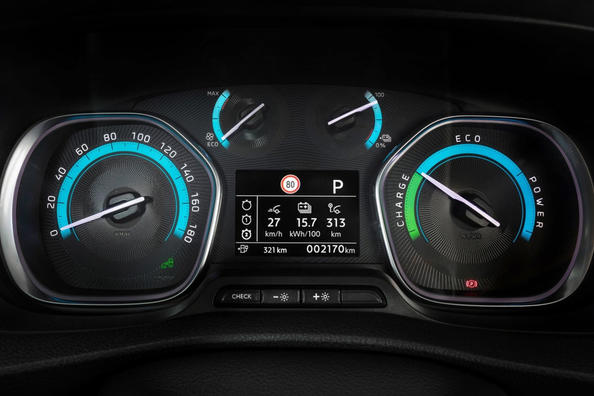 Огляд електричного фургона Opel Vivaro-e Фото 7