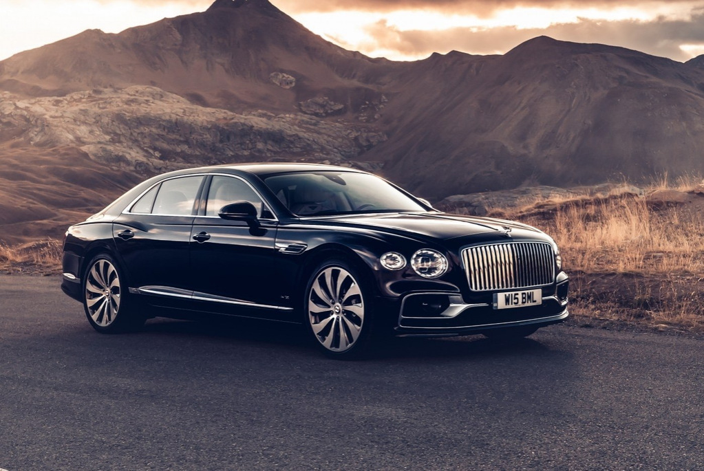 Огляд повнопривідного люксового седана Bentley Flying Spur