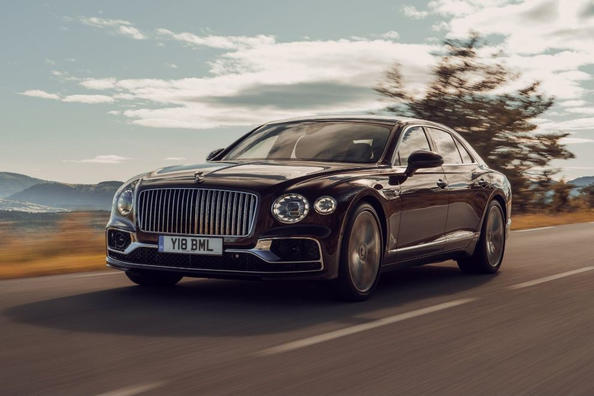 Огляд повнопривідного люксового седана Bentley Flying Spur