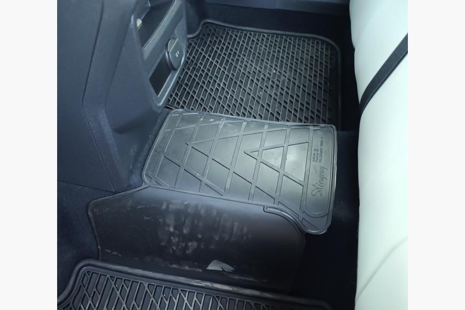 Volkswagen Tiguan 2016-2023 рр. Задня перемичка килимок (Stingray Premium) Image