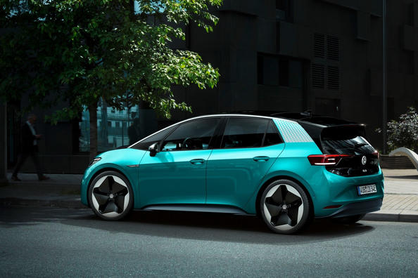 Огляд електричного заднеприводного хетчбека Volkswagen ID.3 Фото 5