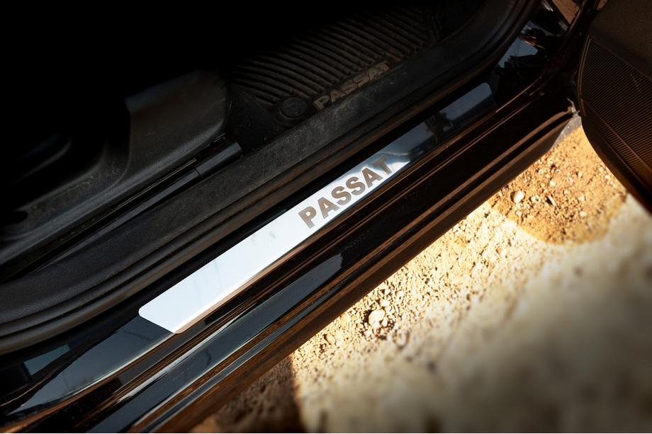 Volkswagen Passat B7 2012-2015 рр. Накладки на пороги Carmos V1 (4 шт, нерж) Image
