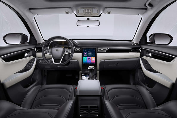 На українському ринку з’явився конкурент Skoda Octavia Фото 7
