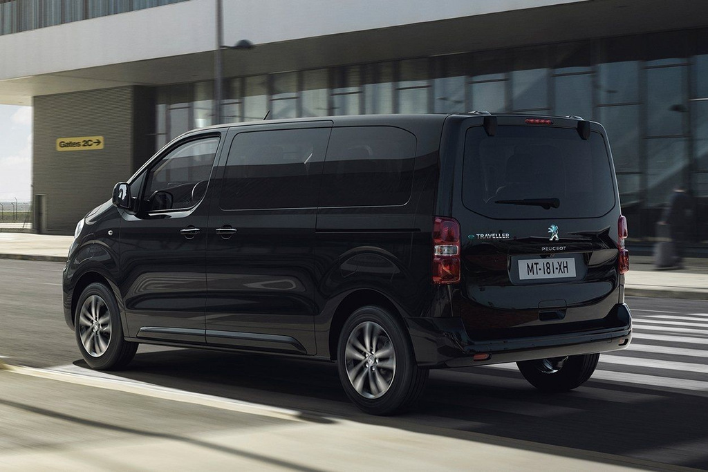 Огляд електричного мінівена Peugeot e-Traveller