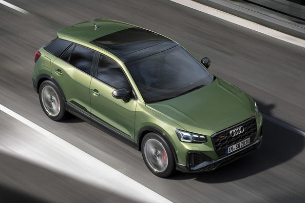 Огляд зарядженого повнопривідного кросовера Audi SQ2 Фото 4