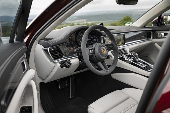 Огляд оновленого лифтбека Porsche Panamera Turbo S Фото 6