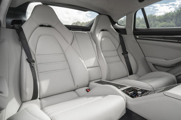Огляд оновленого лифтбека Porsche Panamera Turbo S Фото 8