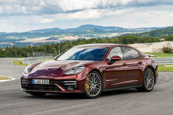 Огляд оновленого лифтбека Porsche Panamera Turbo S Фото 1