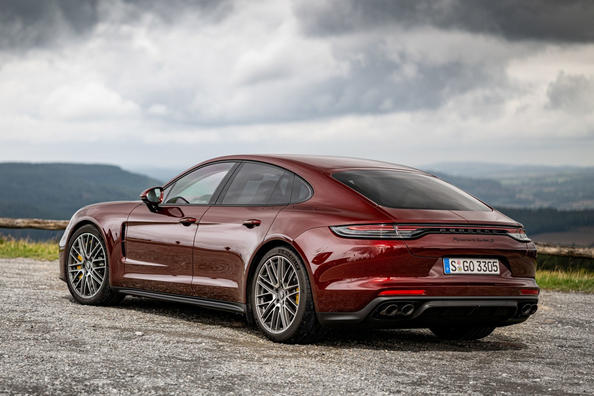 Огляд оновленого лифтбека Porsche Panamera Turbo S Фото 5