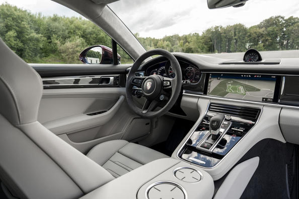 Огляд оновленого лифтбека Porsche Panamera Turbo S Фото 7