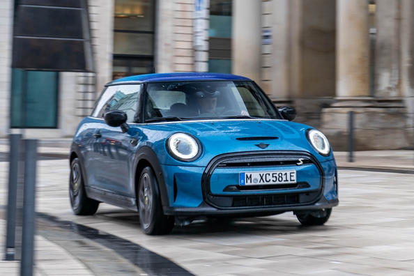Огляд електричного MINI Hatchback Electric