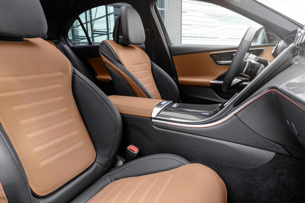 Нове покоління седана Mercedes-Benz C-Class Фото 7