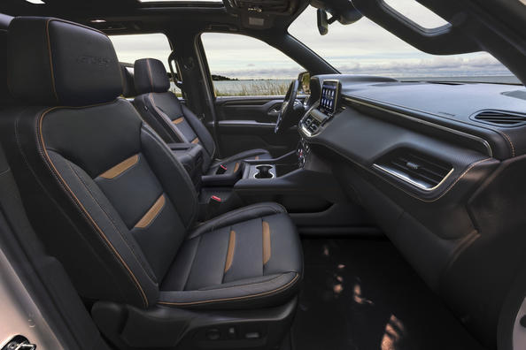 Огляд великого восьмимісцевого позашляховика GMC Yukon Фото 7