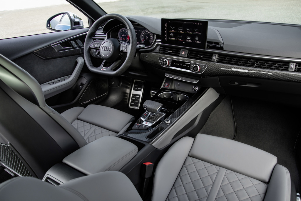 Спорт-версія седана Audi S4