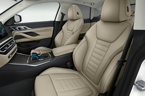 Перше покоління електричного лифтбека BMW i4 Фото 10