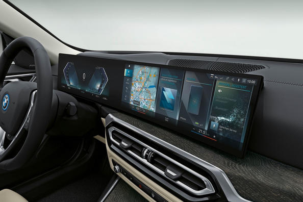 Перше покоління електричного лифтбека BMW i4 Фото 11