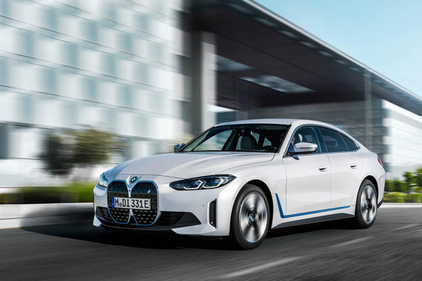 Перше покоління електричного лифтбека BMW i4 Фото 3