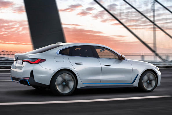 Перше покоління електричного лифтбека BMW i4 Фото 5