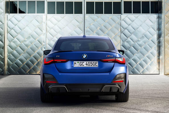 Перше покоління електричного лифтбека BMW i4 Фото 2