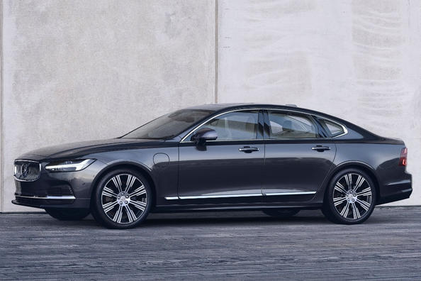 Рестайлінговий седан Volvo S90