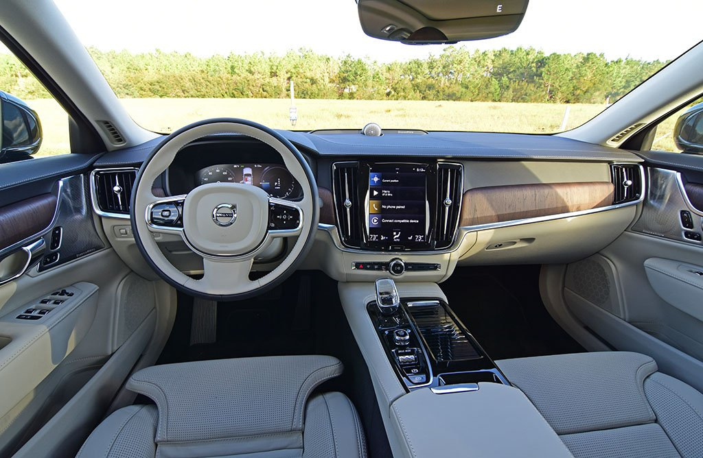 Рестайлінговий седан Volvo S90