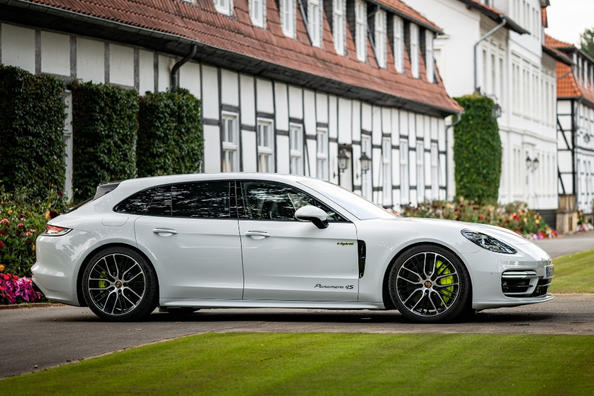 Огляд повнопривідного універсалу Porsche Panamera Sport Turismo Фото 1