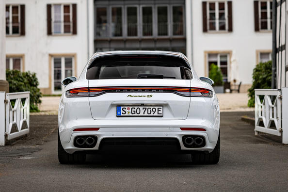 Огляд повнопривідного універсалу Porsche Panamera Sport Turismo Фото 4