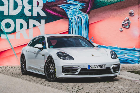 Огляд повнопривідного універсалу Porsche Panamera Sport Turismo Фото 3