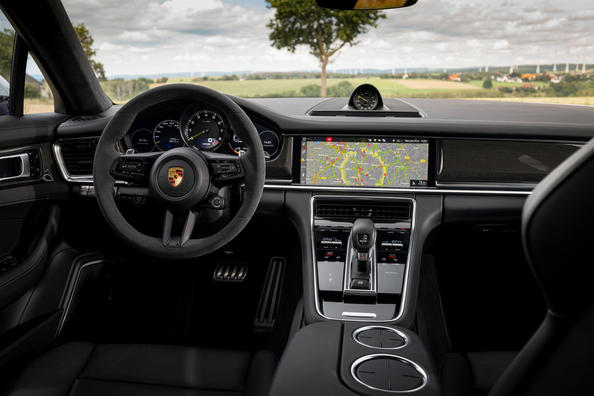 Огляд повнопривідного універсалу Porsche Panamera Sport Turismo Фото 10