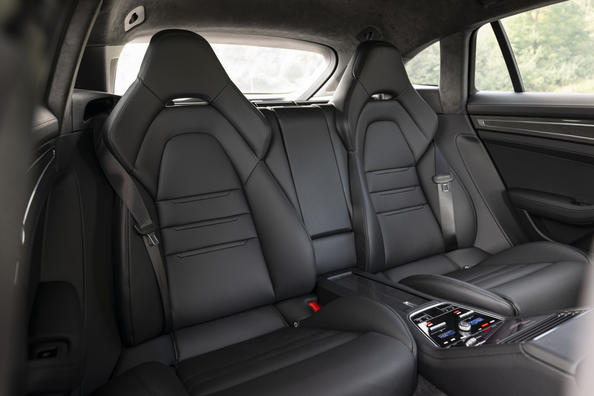 Огляд повнопривідного універсалу Porsche Panamera Sport Turismo Фото 11