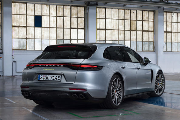 Огляд повнопривідного універсалу Porsche Panamera Sport Turismo Фото 6