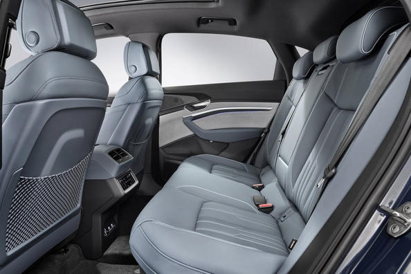Купеподібний повнопривідний електричний кросовер Audi e-tron Sportback Фото 8