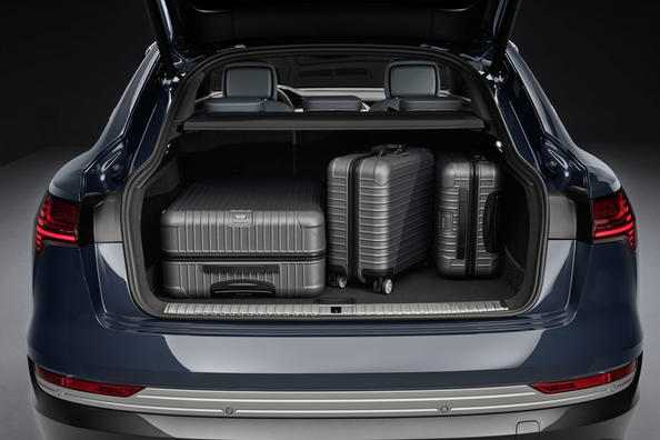 Купеподібний повнопривідний електричний кросовер Audi e-tron Sportback Фото 9