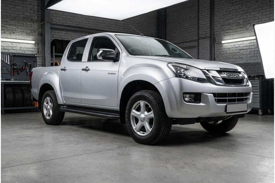 Isuzu D-Max 2011-2019 рр. Бокові пороги Bosphore Black (2 шт., Алюміній) Image