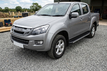 Isuzu D-Max 2011-2019 рр. Бокові пороги Maya V1 (2 шт., Алюміній) фото 1