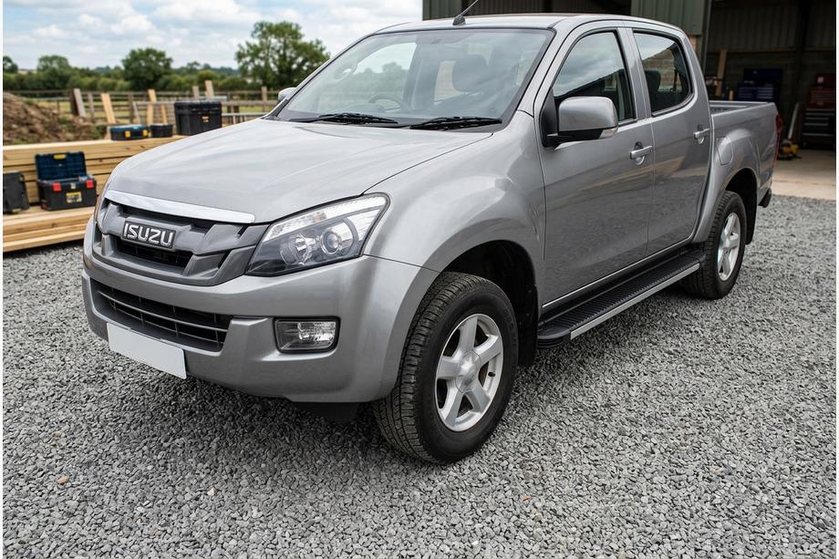 Isuzu D-Max 2011-2019 рр. Бокові пороги Maya V1 (2 шт., Алюміній) Image