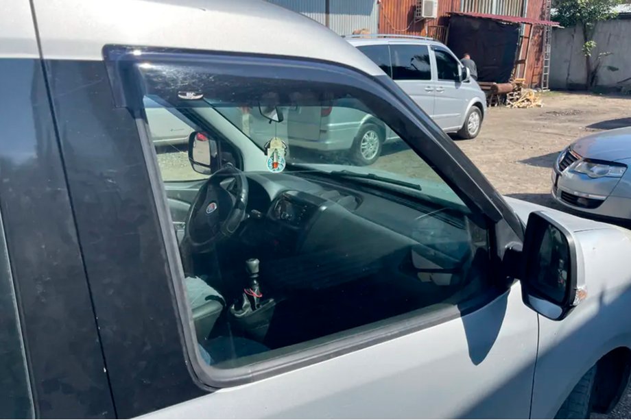 Opel Combo 2012-2018 рр. Вітровики (2 шт, HIC) Image