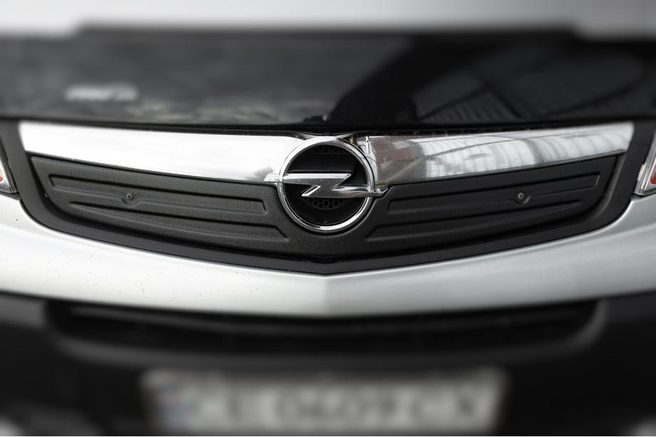 Opel Vivaro 2001-2015 рр. Зимова накладка на решітку 2007-2015 (V2, верхня) Фото 3