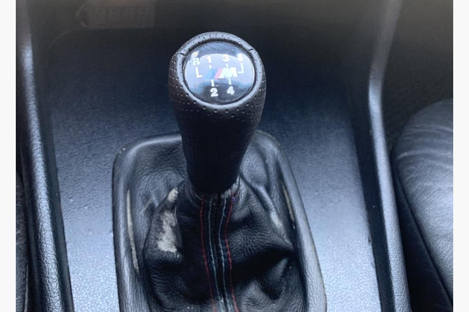 BMW 5 серія E34 1988-1995 рр. Ручка КПП V2-5ст (шкірозамінник, чорна гладка) Image