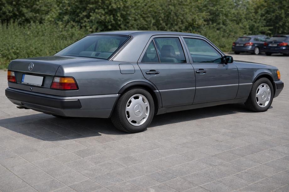 Mercedes E-class W124 1984-1997 рр. Накладки на арки 1989-1995 (4 шт, чорні, ABS-пластик) Фото 3
