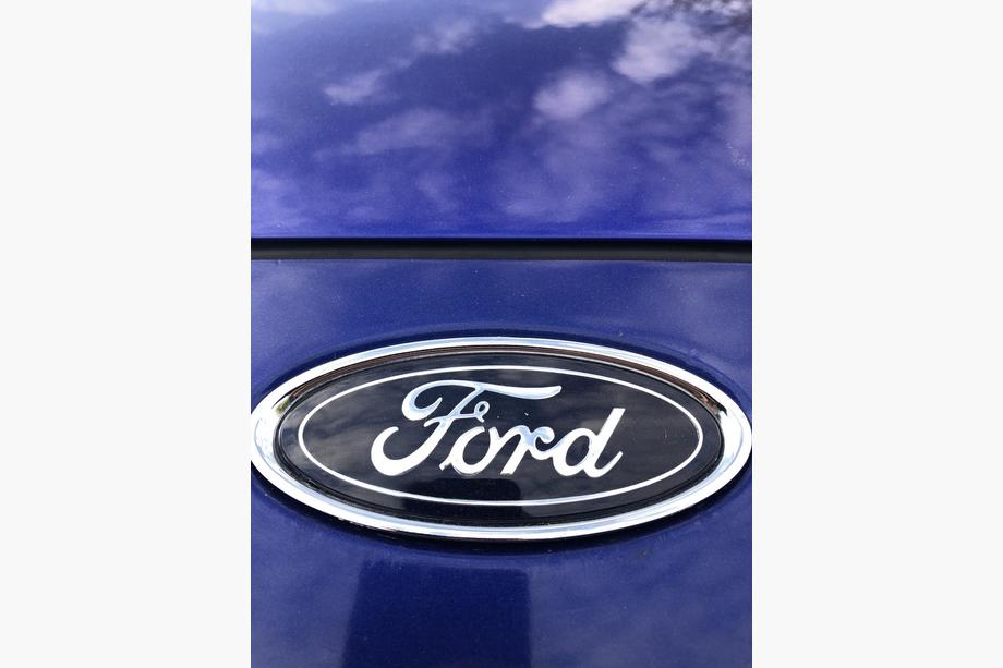 Ford Focus III 2011-2017 рр. Емблема передня 2015-2017 112мм/47мм (самоклейка) Фото 3
