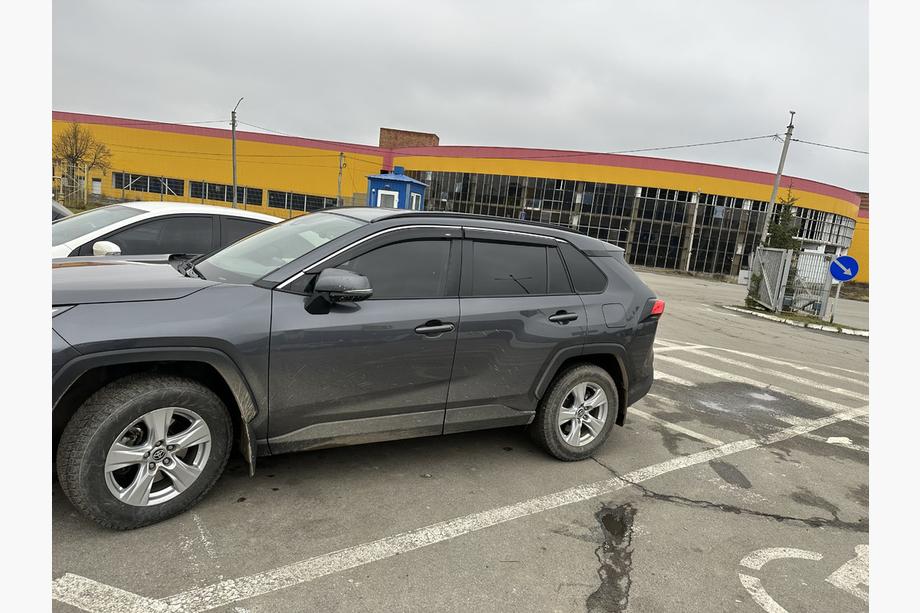 Toyota Rav 4 2019- рр. Вітровики з хромованим молдингом (4 шт, HIC) Image