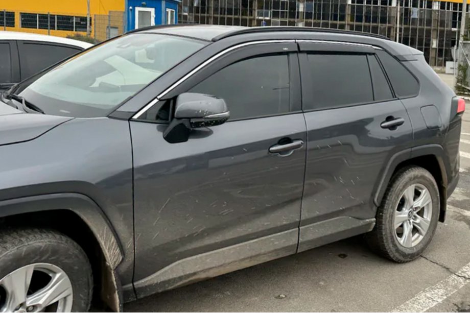 Toyota Rav 4 2019-2025 рр. Вітровики з хромованим молдингом (4 шт, HIC) Фото 5