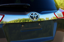 Toyota Rav 4 2013-2018 рр. Накладка над номером бампер Libao 2013-2016 (нерж) фото 1