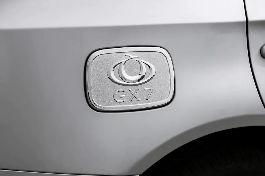 Geely Emgrand X7 2011- рр. Накладки на люк бензобака Libao (пластик)