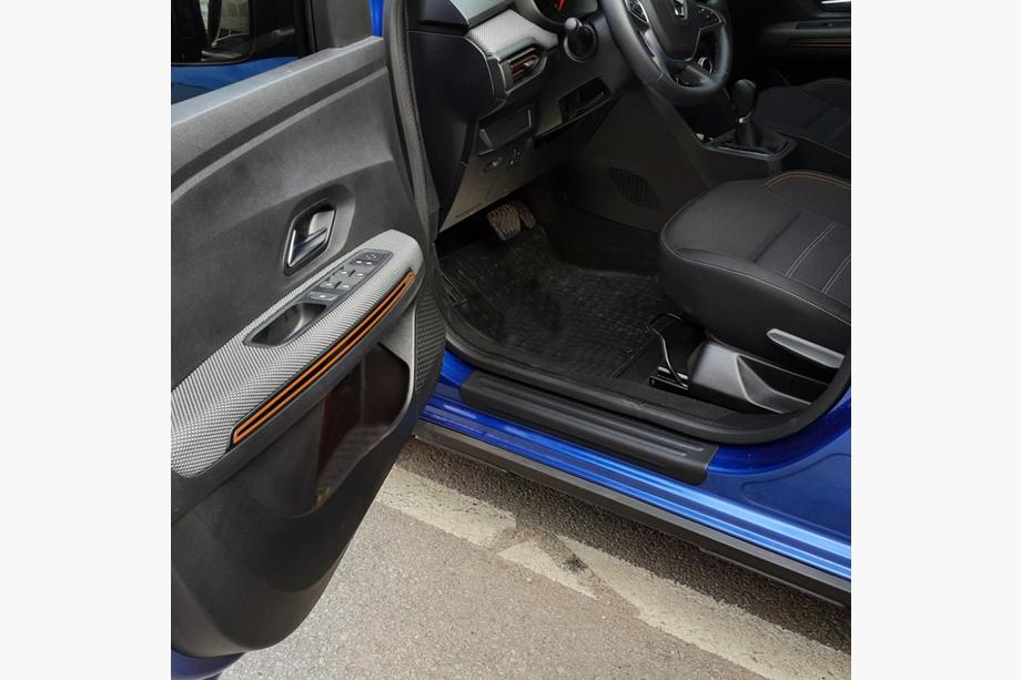 Dacia Sandero 2021- рр. Накладки на дверні пороги EuroCap (4 шт, ABS) Image