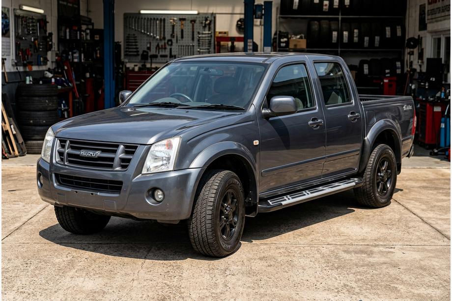 Isuzu D-Max 2002-2011 рр. Бокові пороги Sunrise (2007-2012, 2 шт., Алюміній) Image