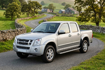 Isuzu D-Max 2002-2011 рр. Бокові пороги Fullmond (2007-2012, 2 шт., Алюміній) фото 1