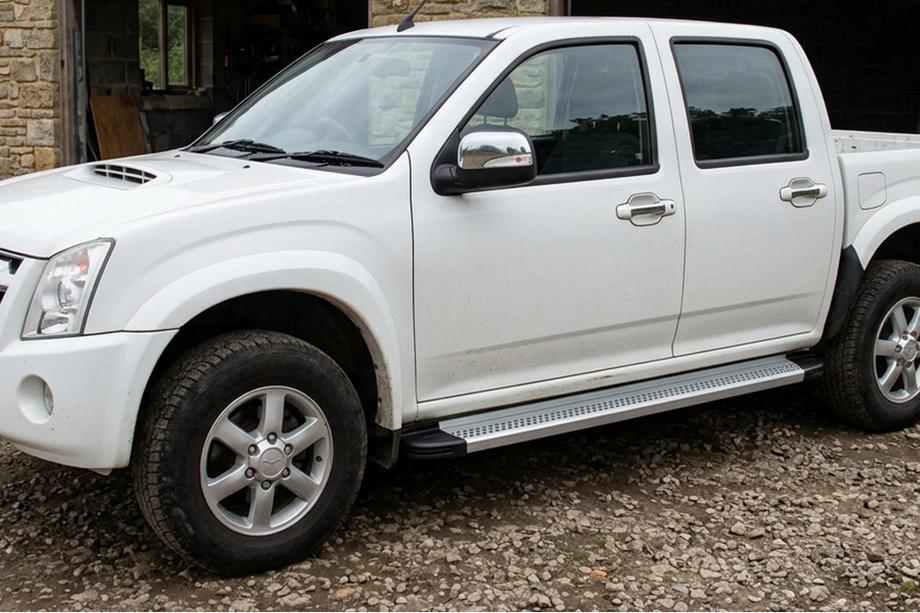 Isuzu D-Max 2002-2011 рр. Бокові пороги Maya V2 (2007-2012, 2 шт., Алюміній) Image